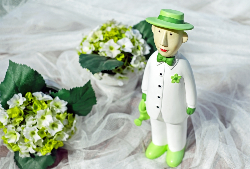 ecommerce--min_man-person-flower-green-toy-fig-546529-pxhere.com